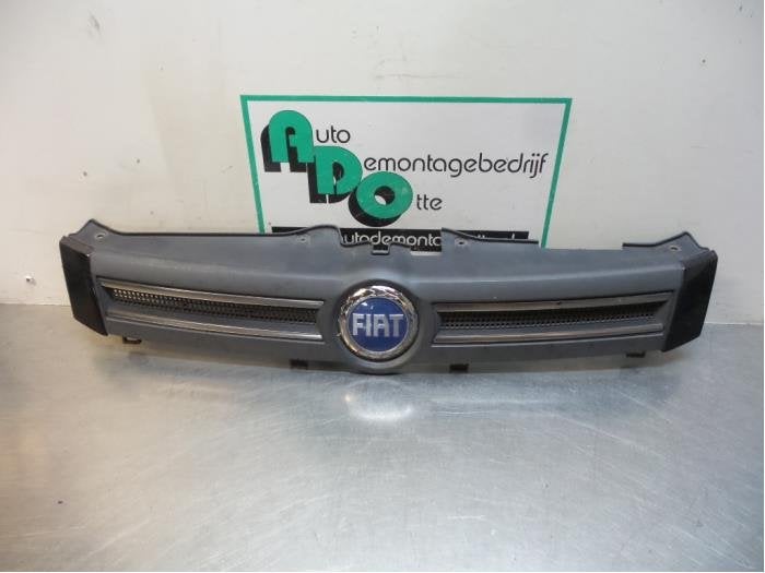 Calandre d'un Fiat Panda (Panda 03-), Autos : Pièces & Accessoires, -, 3 mois de garantie, Utilisé, Fiat