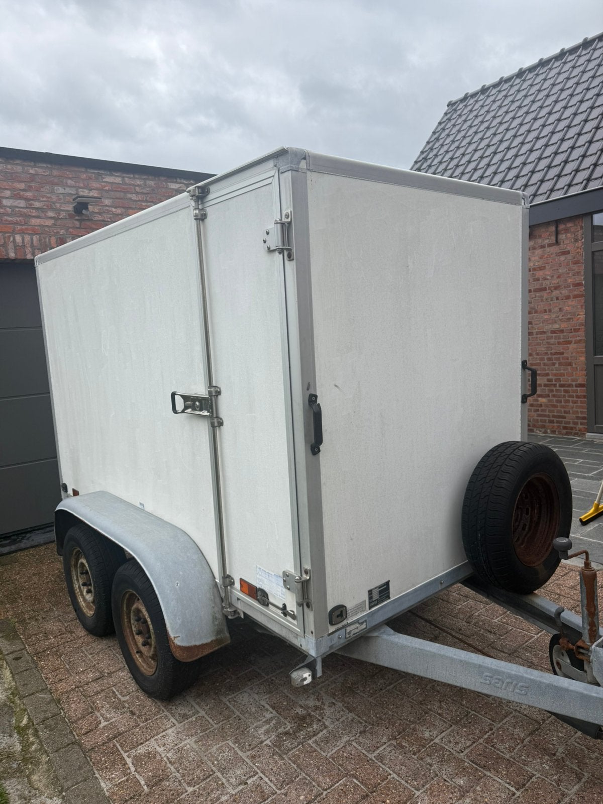Gesloten aanhangwagen, Enlèvement, Comme neuf