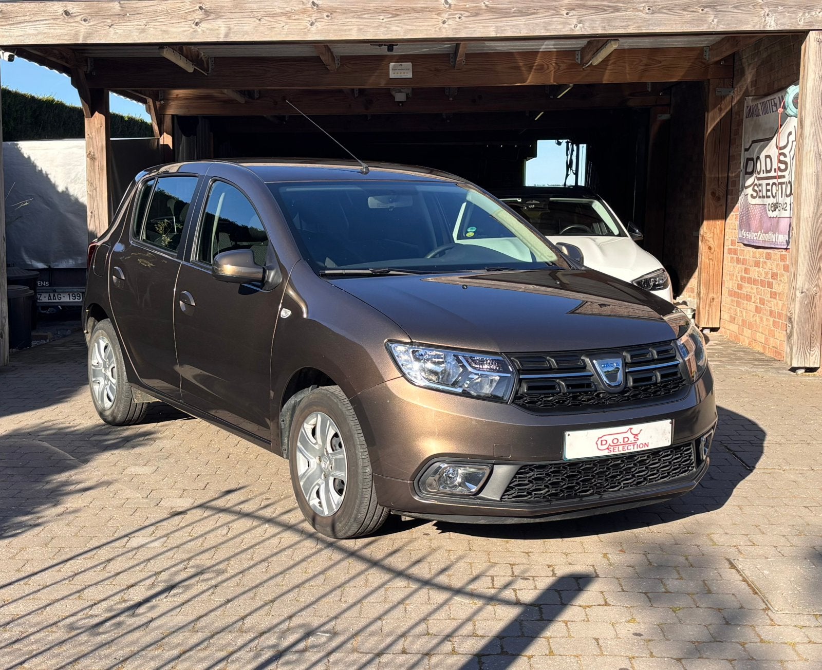 Dacia Sandero 1.0 Essence.Airco, parkeerradar!!! 23800 km!!!, Auto's, Dacia, Voorwielaandrijving, Stof, Bruin, 5 deurs