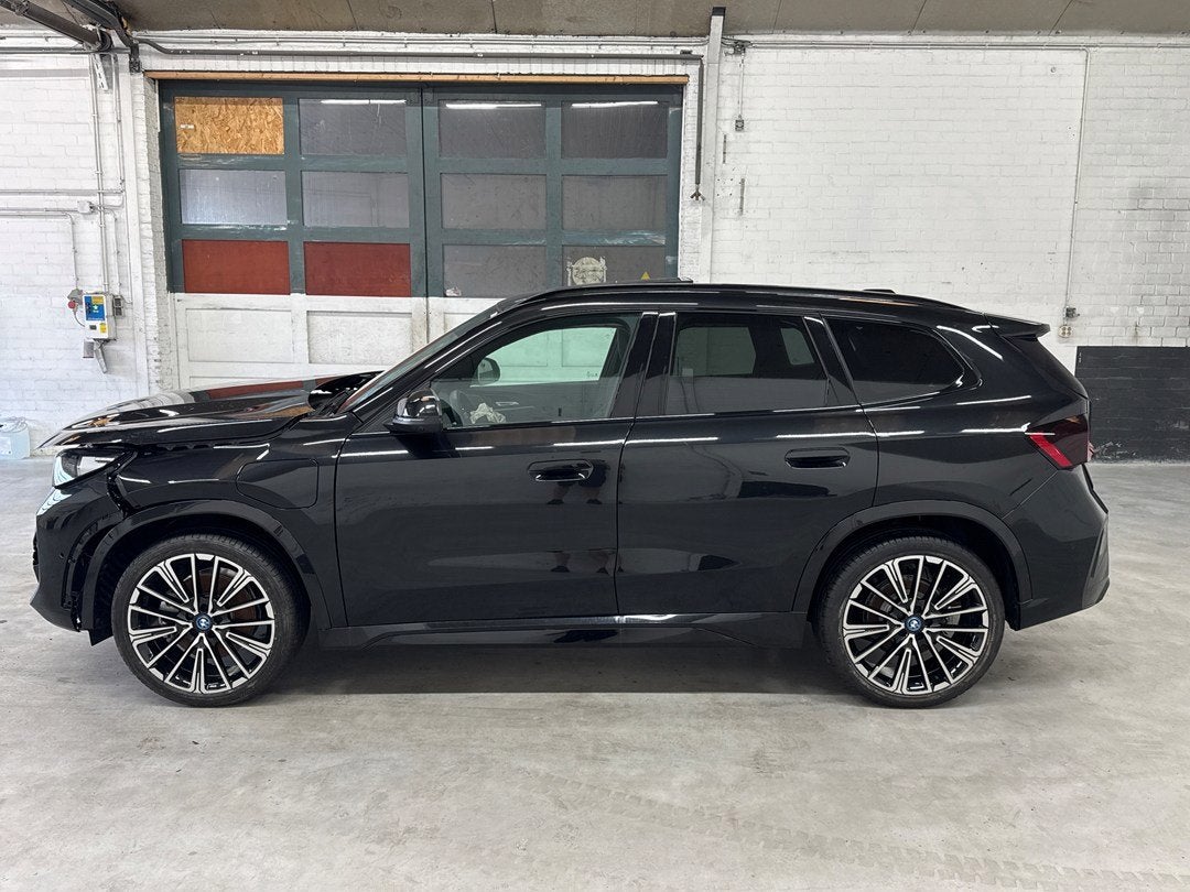 BMW X1 xDrive30e M pakket M Sport Pro Panoramadak|Navigatie|, Auto's, Dealer onderhouden, 1800 kg, 326 pk, 16 kWh