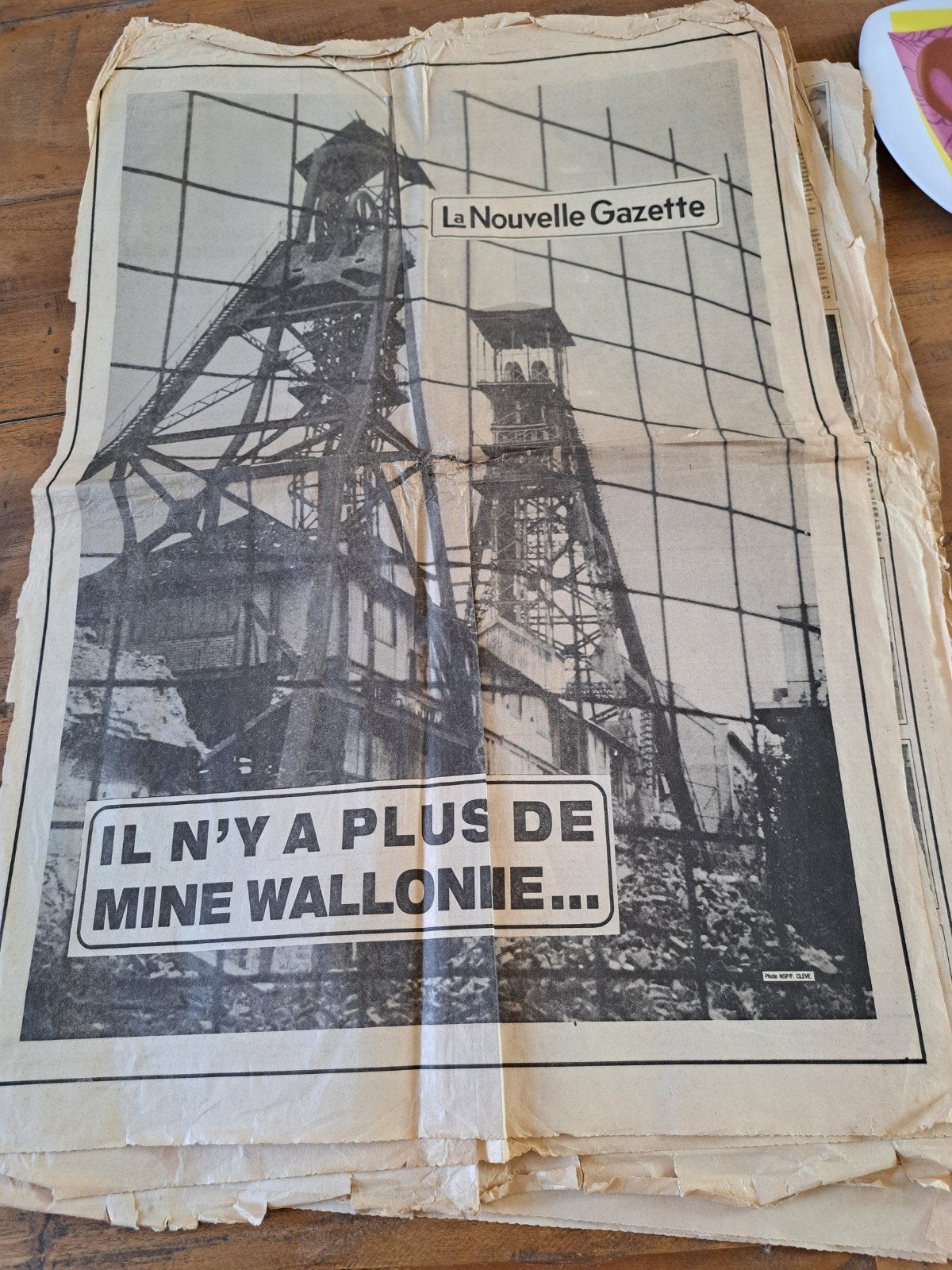 Tijdschrift over het einde van de steenkoolwinning in Wallon, Krant