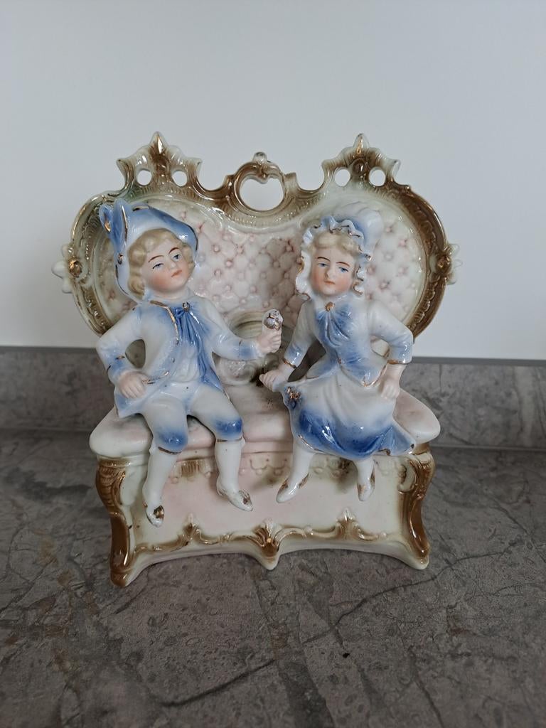 Figurine ancienne en porcelaine, Enlèvement