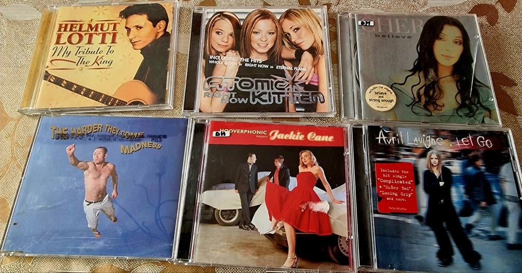 6 CD de musique pop, Enlèvement