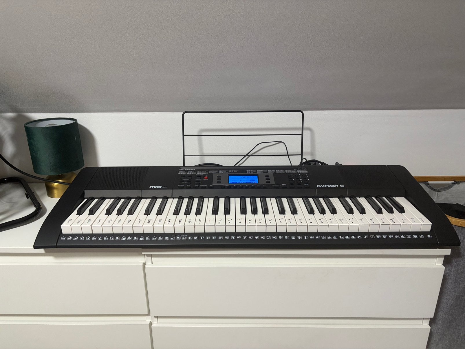 Max Music Rhapsody 61 Keyboard in Nieuwstaat, Muziek en Instrumenten, 61 toetsen, Zo goed als nieuw, Met standaard, Ophalen