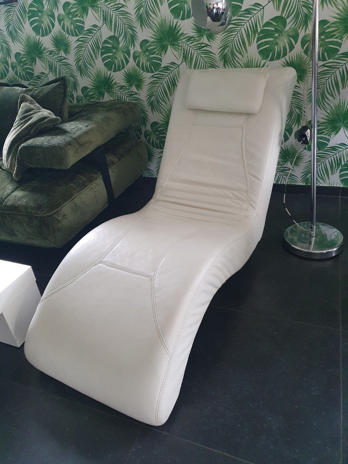 witte pu lederen longchair /zetel, Huis en Inrichting, Ophalen, Gebruikt, Eenpersoons, 125 tot 150 cm
