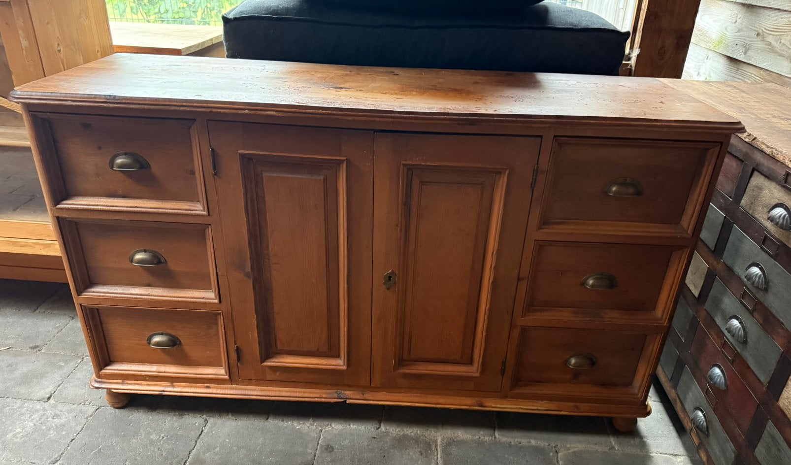 Zware oud geloogd grenen antieke dressoir vintage ladenkast, Ophalen