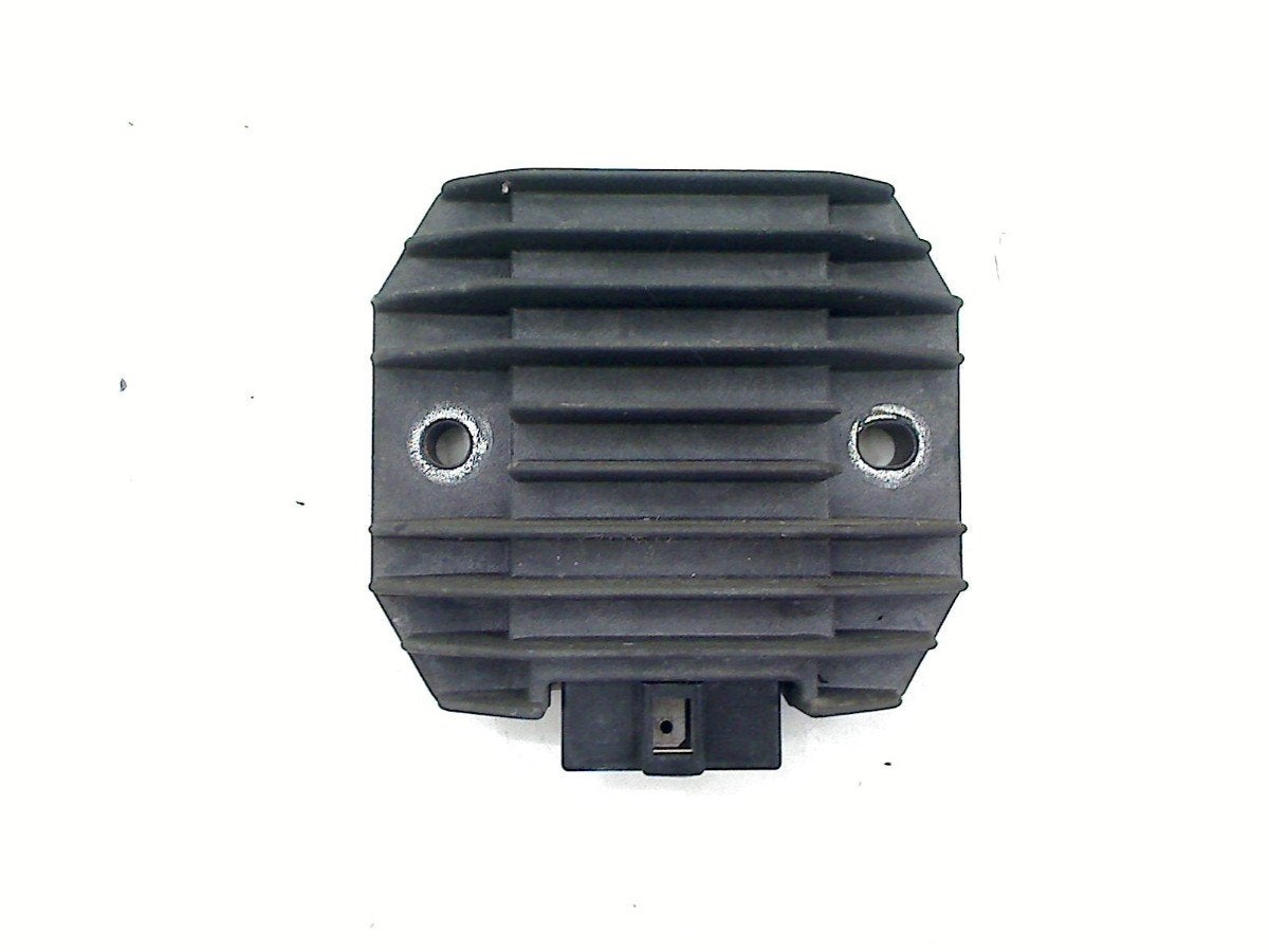 REGULATEUR DE TENSION Yamaha (SH650A-12), Yamaha Motor Europe N.V., Utilisé, Customersupport@yamaha-motor.co.uk, Koolhovenlaan 101
1119 NC  Schiphol-Rijk, NL