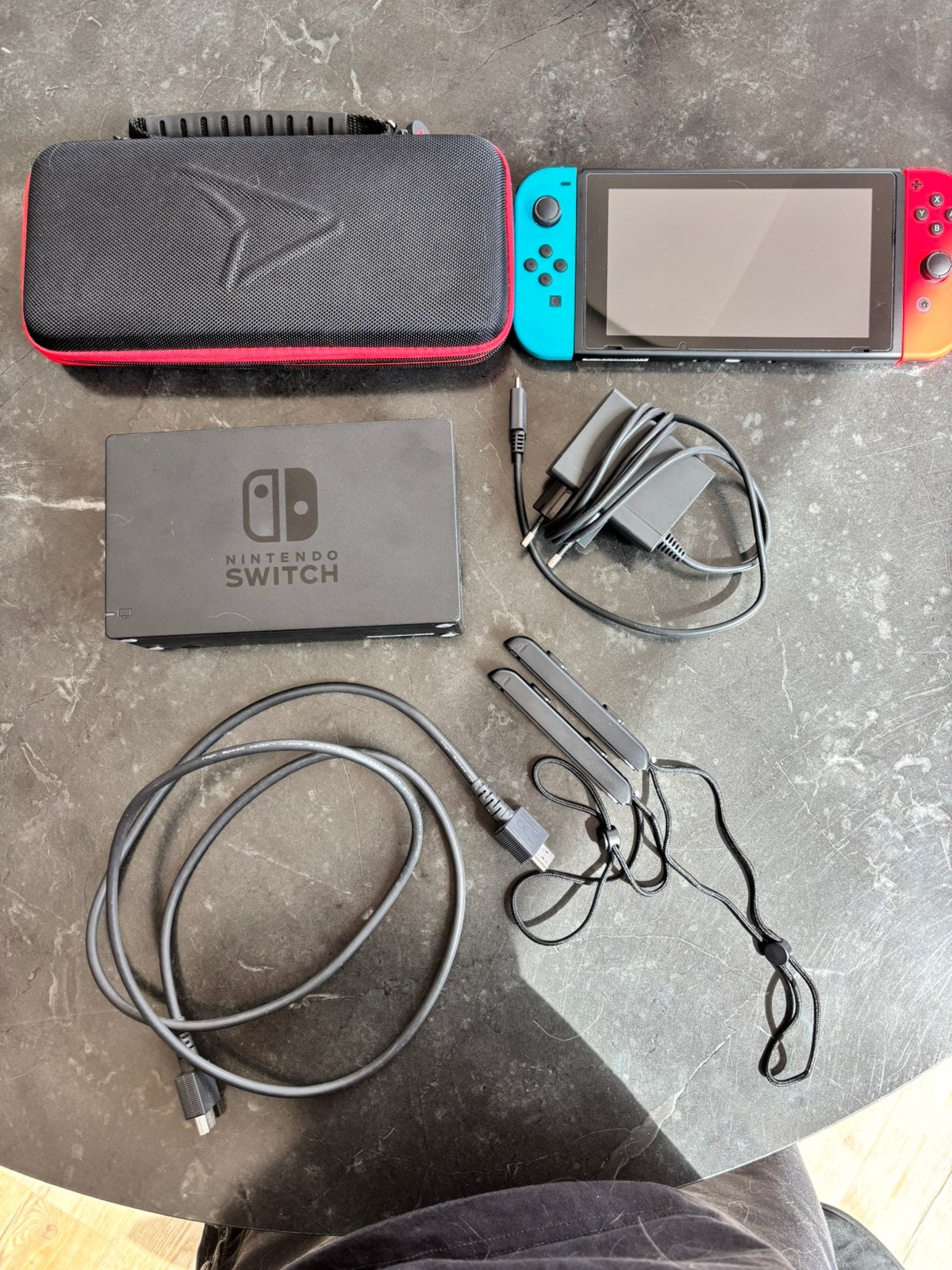 Nintendo Switch + Docking Station + 32GB SD-kaart + Case, Enlèvement, Comme neuf