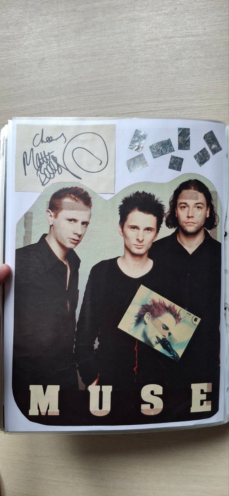 Muse memorabilia met handtekening, Ophalen, Zo goed als nieuw, Boek, Tijdschrift of Artikel, Gesigneerd