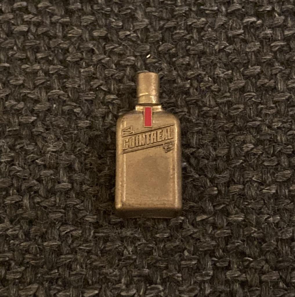 PIN - COINTREAU -  LIKEUR - LIQUEUR, Collections, Envoi, Utilisé, Marque, Insigne ou Pin's