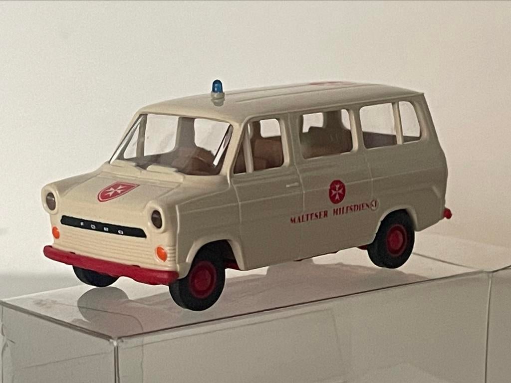 Brekina Ford Transit Malteser Hilfsdienst 1/87, Hobby en Vrije tijd, Modelauto's | 1:87, Zo goed als nieuw, Bus of Vrachtwagen