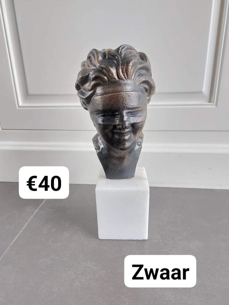 Hoofd sier met voet, Enlèvement ou Envoi, Comme neuf
