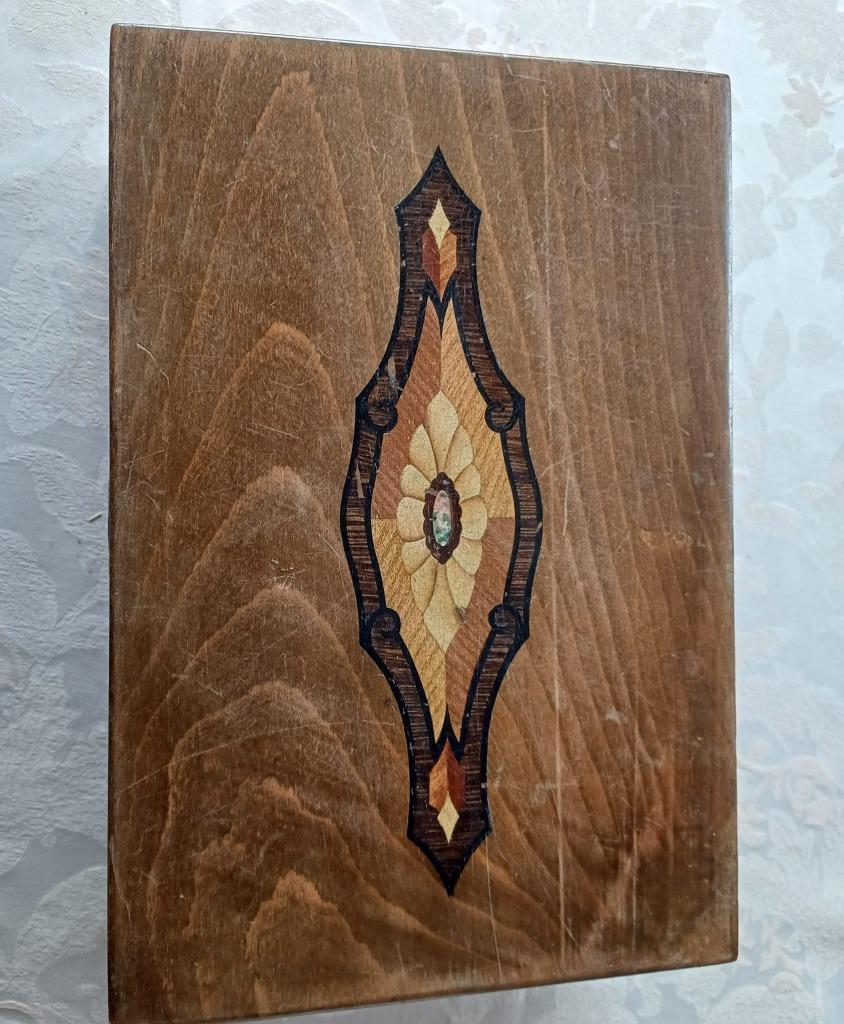 Juwelenkistje in hout, Ophalen