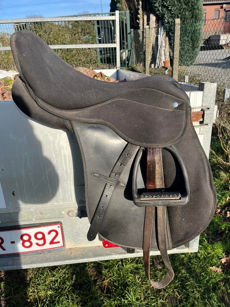 Kunststof zadel, Dieren en Toebehoren, Ophalen, Zo goed als nieuw