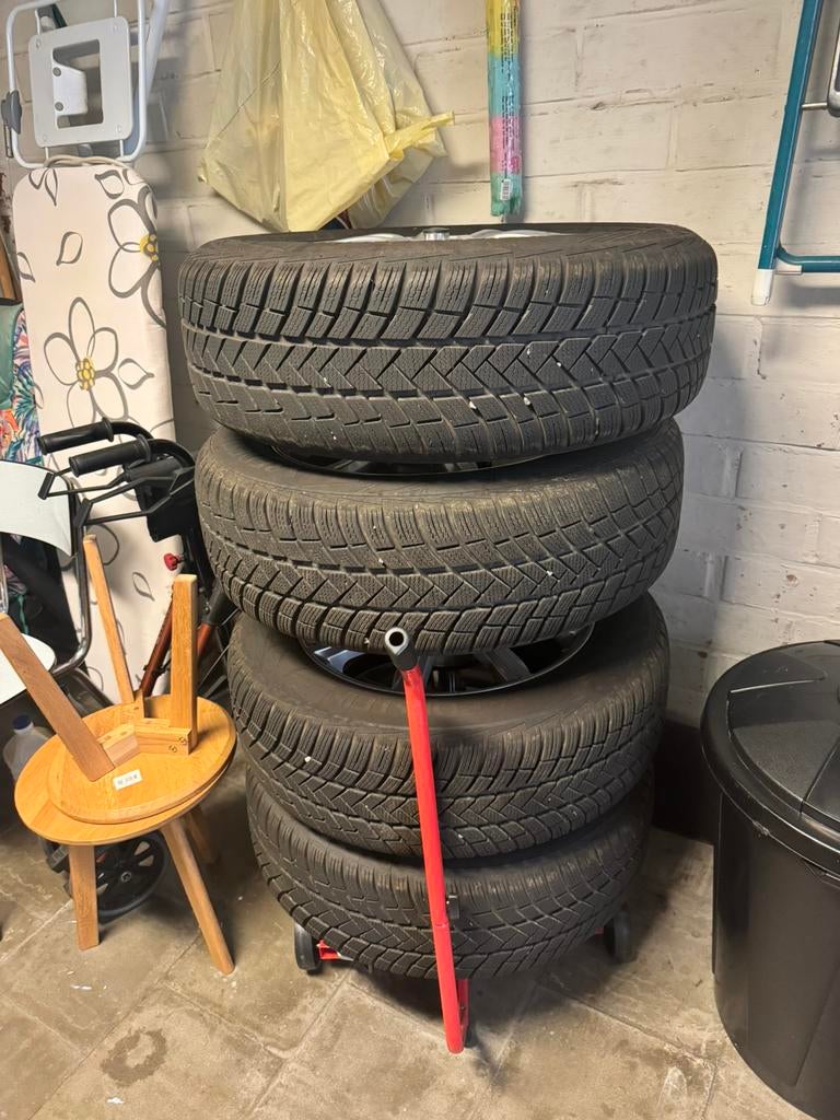 Winterbanden Vredestein op velg -215/60 R 17 100V M+S, Ophalen, 17 inch, Winterbanden