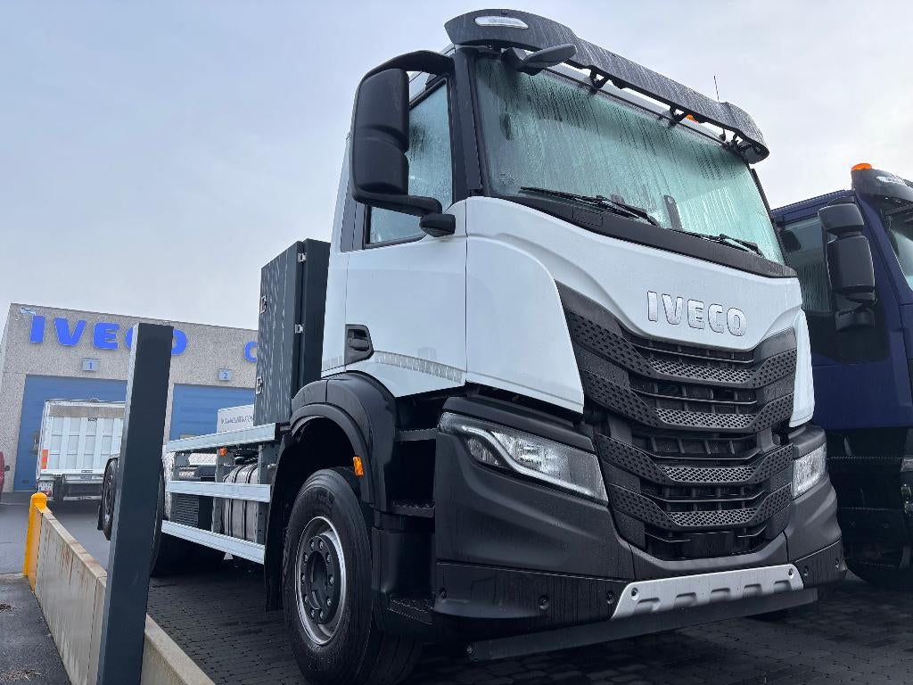 IVECO CONTAINERWAGEN TRIDEM, Automaat, Iveco, Wit, Bedrijf