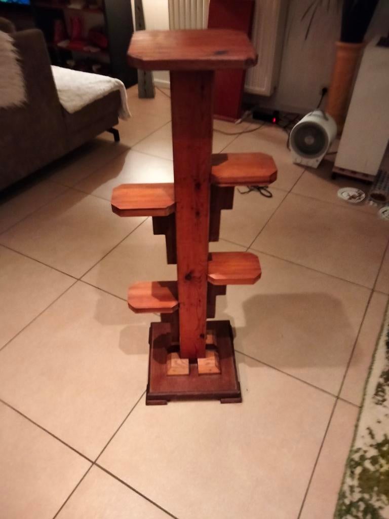 Art deco etagere met dragers, Enlèvement