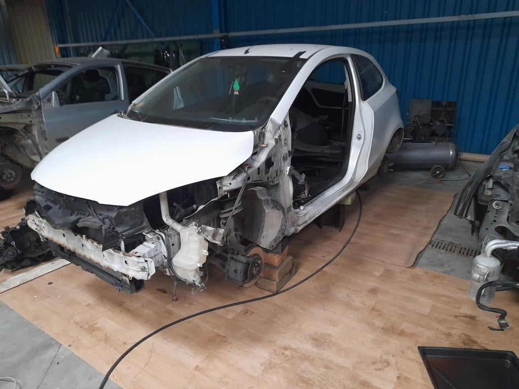 Nombreuses pièces MAZDA 2 1.4 Tdci 2009 // 5060 AUVELAIS, Enlèvement, Utilisé, Arrière, Mazda