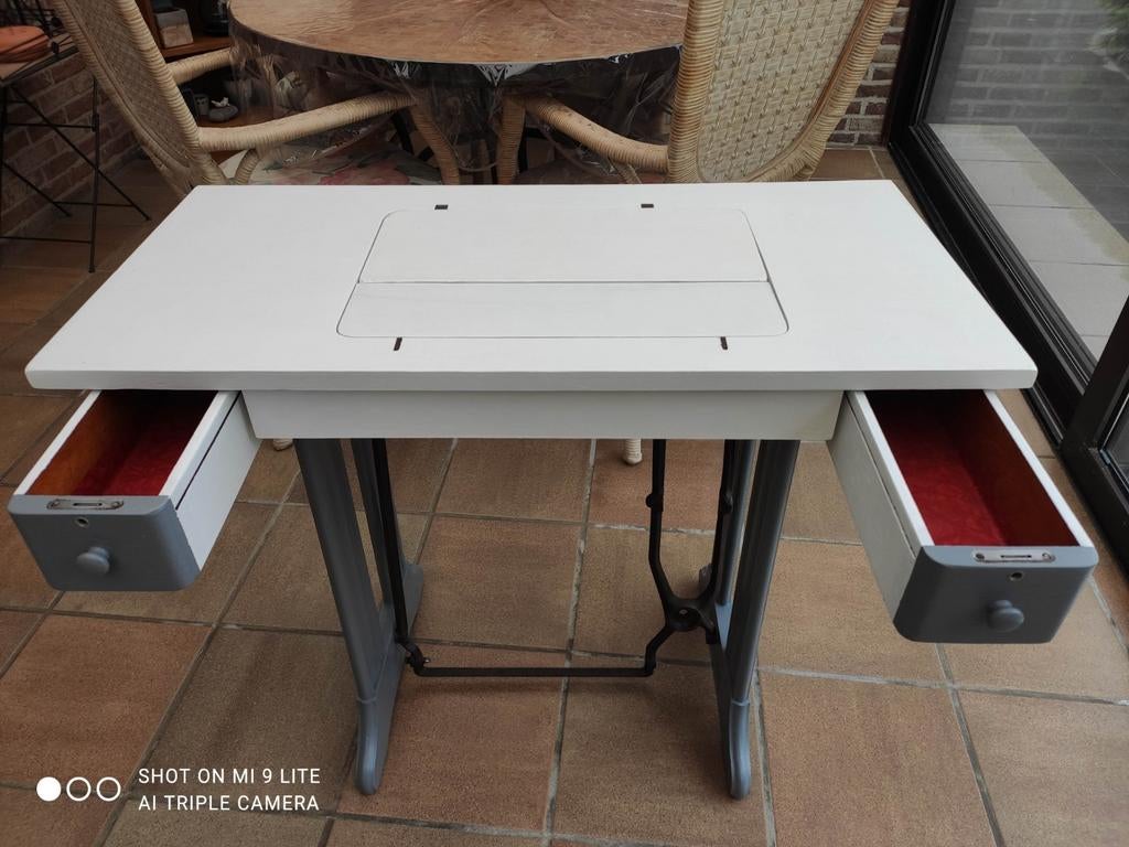 Kleine tafel, bureau, Gebruikt