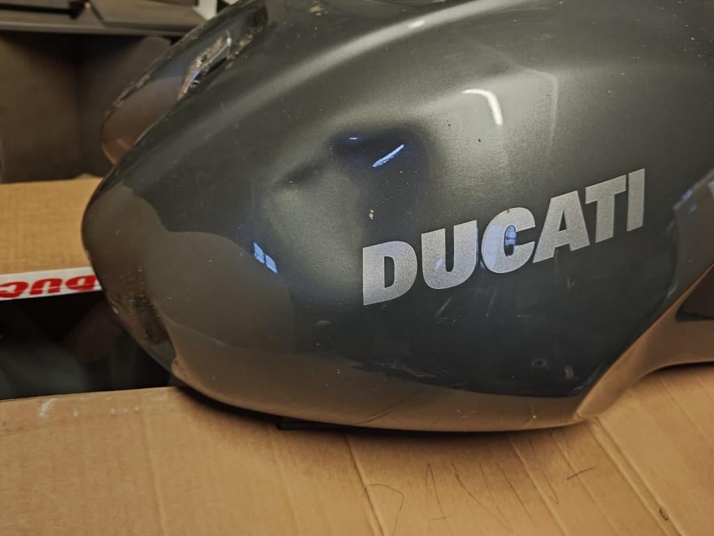 Réservoir d'essence Ducati Monster 900 IE, Motos, DUCATI, Enlèvement ou Envoi, Utilisé, Jackierogier@outlook.be