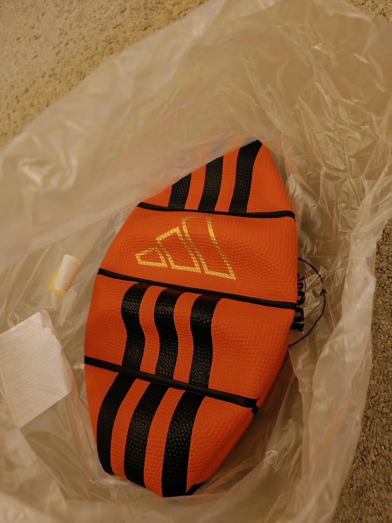 Adidas Basketball  New, Sports & Fitness, Basket, Enlèvement, Neuf, Ballon