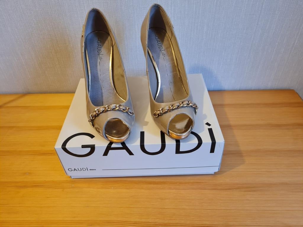 Prachtige beige Gaudi pumps maat 38, Pumps, Beige, Ophalen of Verzenden, Zo goed als nieuw