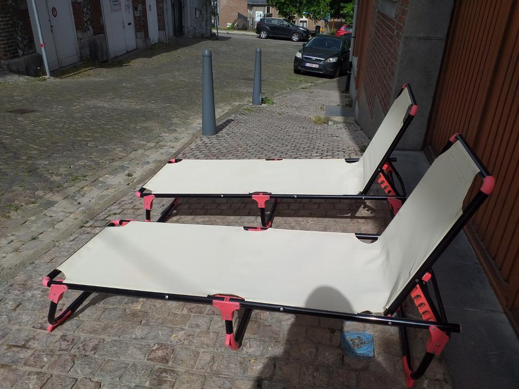 Chaises longues, Enlèvement