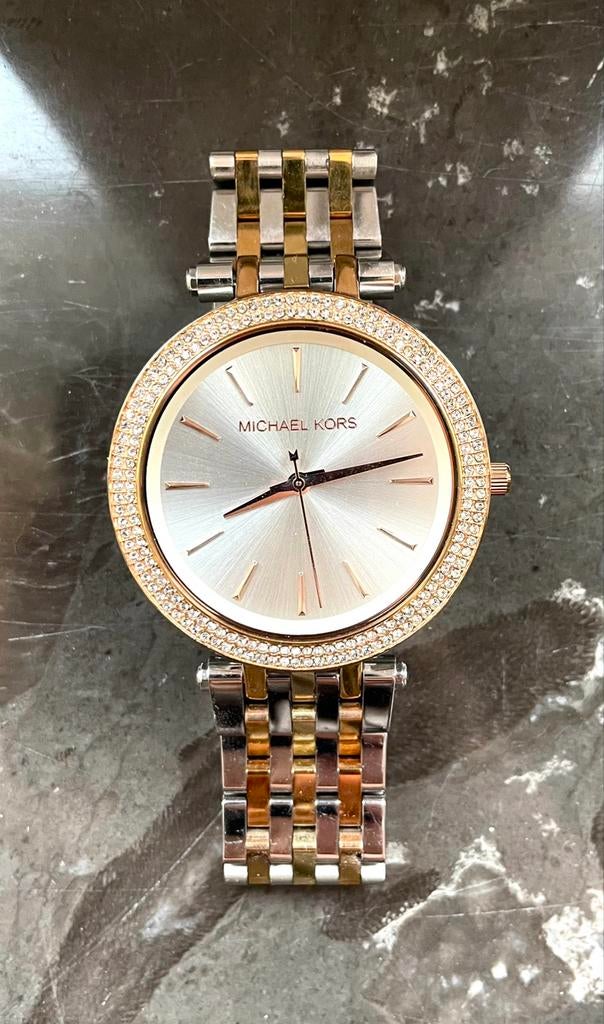 Montre Michael Kors modèle darci argent, Handtassen en Accessoires, Armbanden, Gebruikt