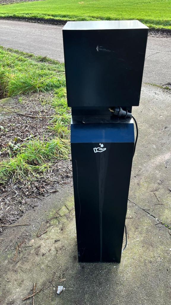 zeep dispenser zwart, staand model, ijzer, Ophalen, Gebruikt