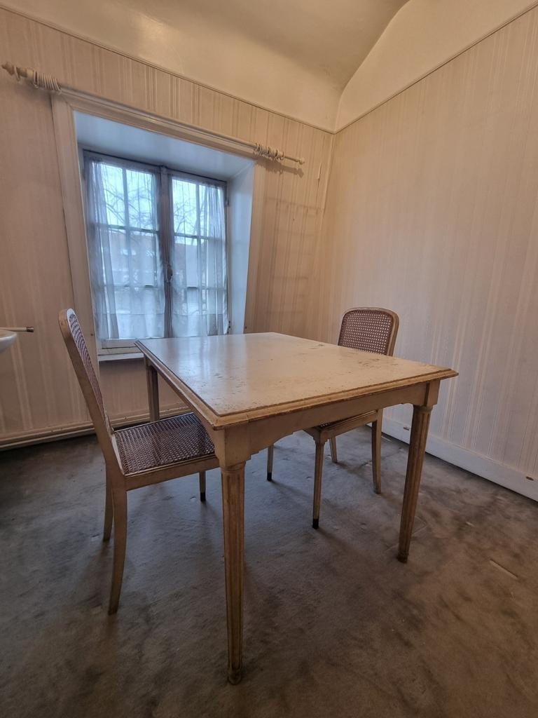 Ancienne table + 2 chaises cannées (cannage exc.état), Enlèvement