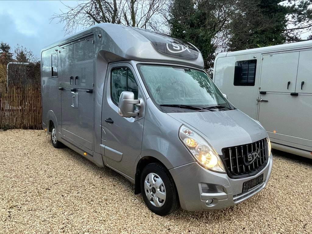 Camionnette chevaux STX 29000 km ! ! !, Animaux & Accessoires, Chevaux & Poneys | Semi-remorques & Remorques, Enlèvement