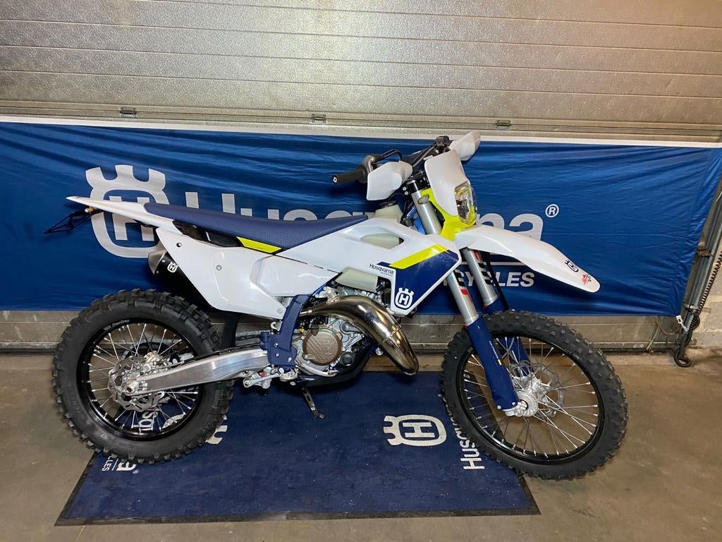 Husqvarna TE 125 nieuw met papieren uit voorraad leverbaar, Particulier, 125 cc, Enduro, 1 cilinder