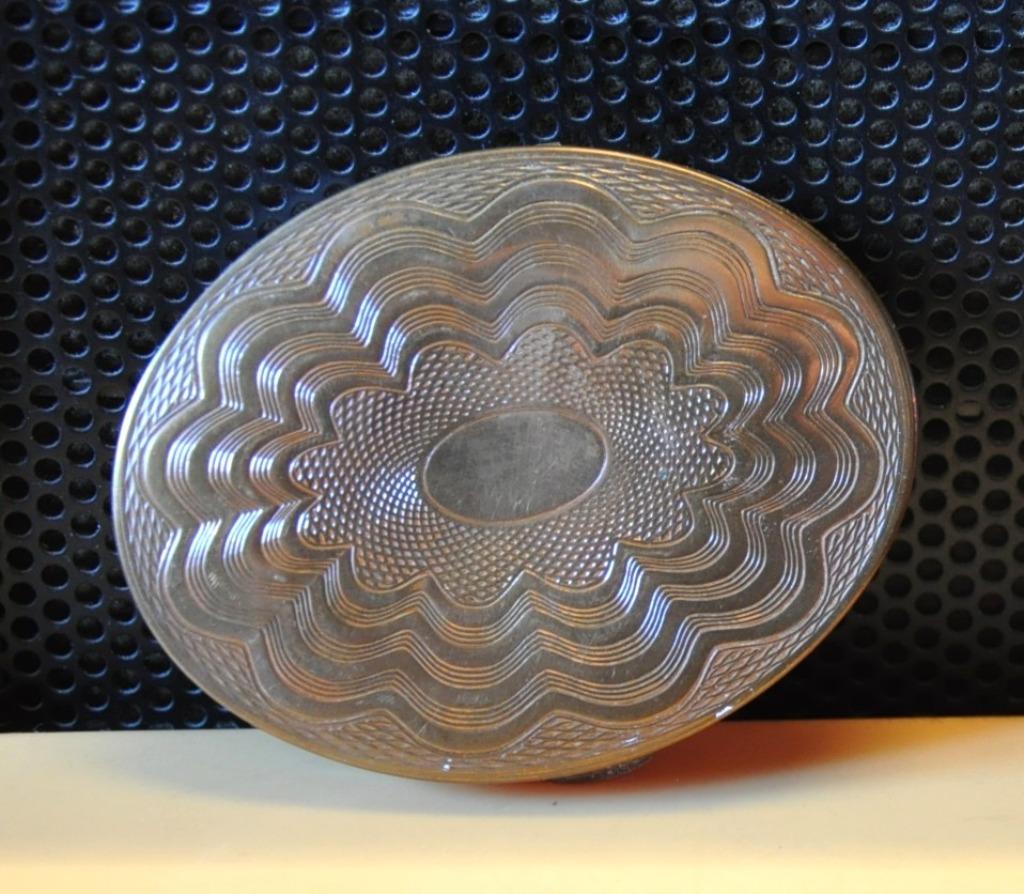 ancien poudrier mascot art nouveau en cuivre jaune, Enlèvement ou Envoi