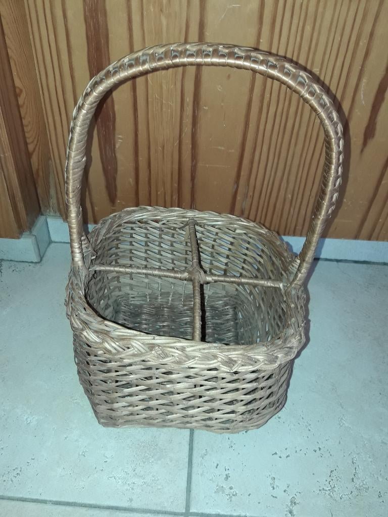 rieten wijnmand, Huis en Inrichting, Woonaccessoires | Schalen en Manden, Ophalen, Mand, Vierkant, Zo goed als nieuw