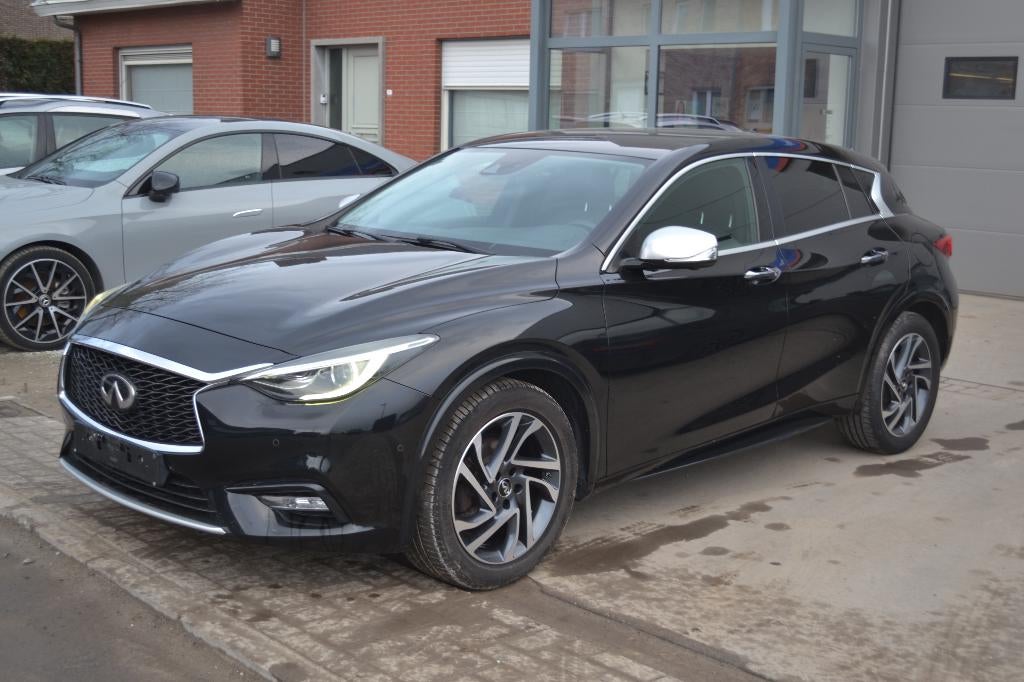 Infinity Q30 360 CAMERA/HEATED SEATS, Auto's, Voorwielaandrijving, 4 cilinders, 110 g/km, Alcantara