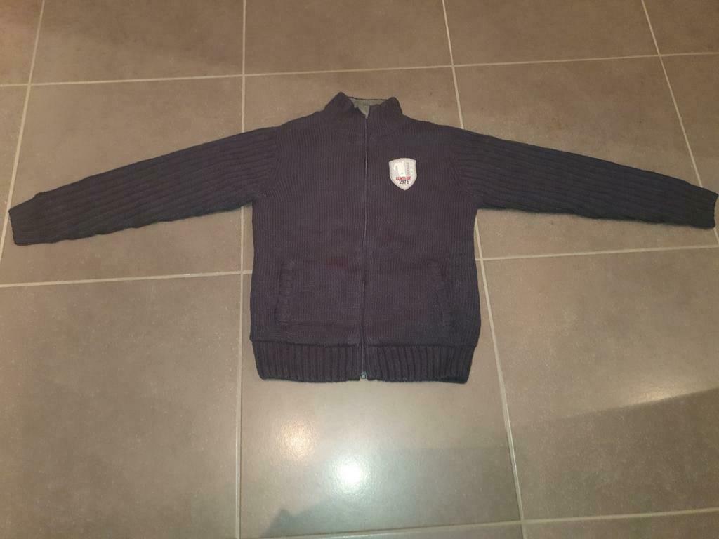 Dikke donkerblauwe vest - maat 134-140, Ophalen, Zo goed als nieuw, Jongen, Trui of Vest