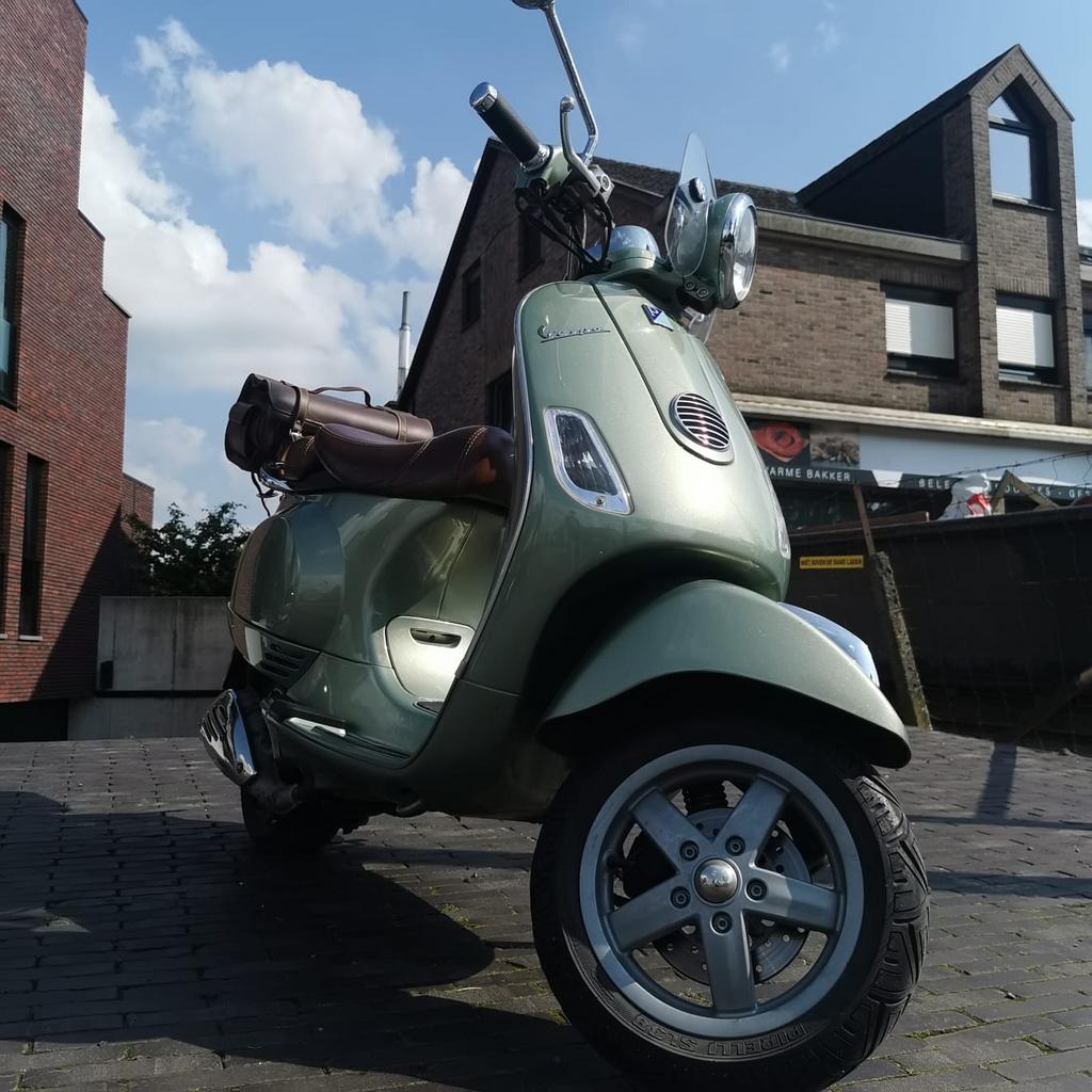 Vespa lxv 125, Fietsen en Brommers, Ophalen, Zo goed als nieuw, Vespa LXV