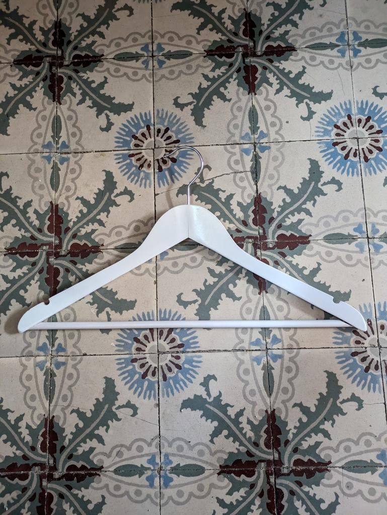 Kleerhangers hout wit, Ophalen, Wit