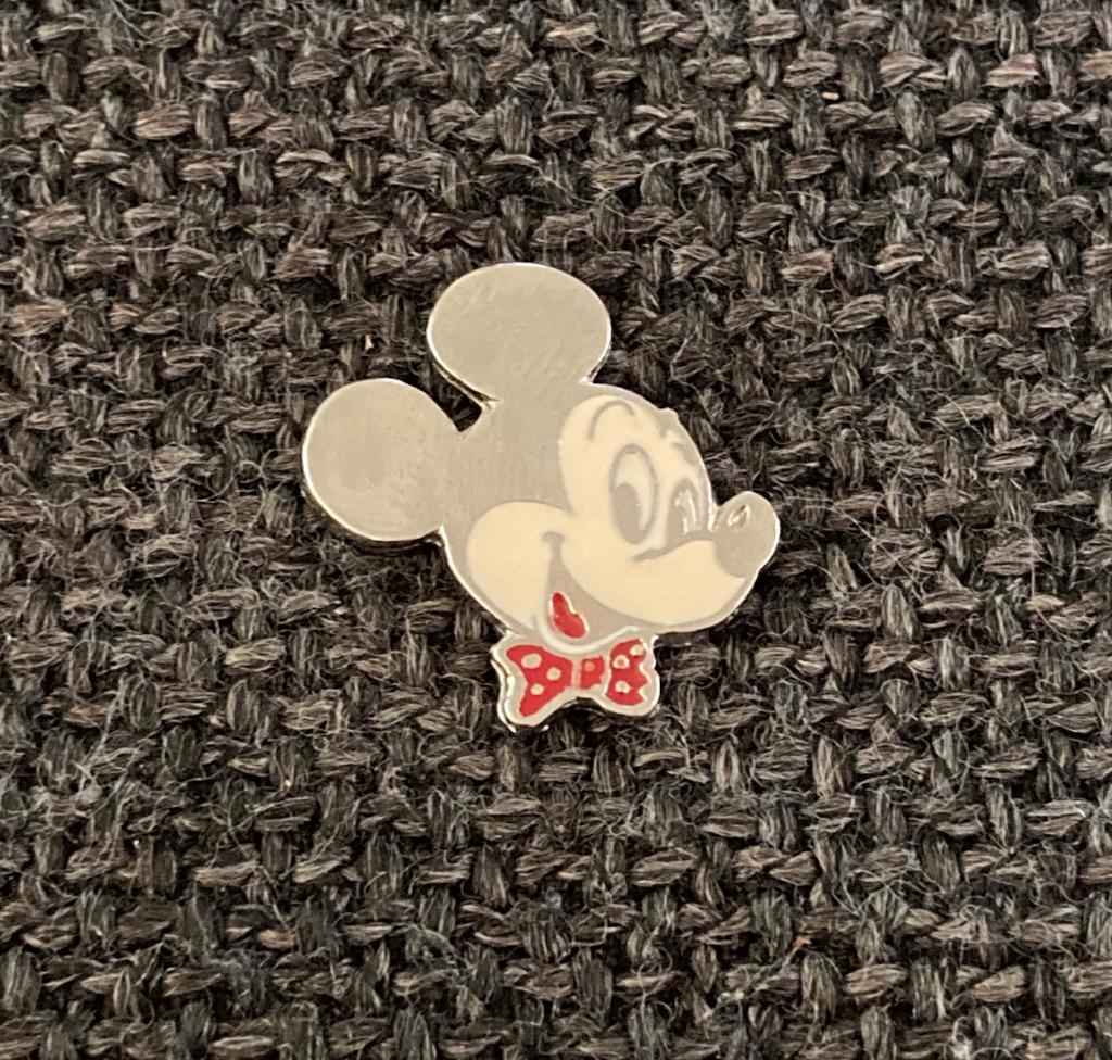 PIN - DISNEY - MICKEY MOUSE, Envoi, Utilisé, Figurine, Insigne ou Pin's