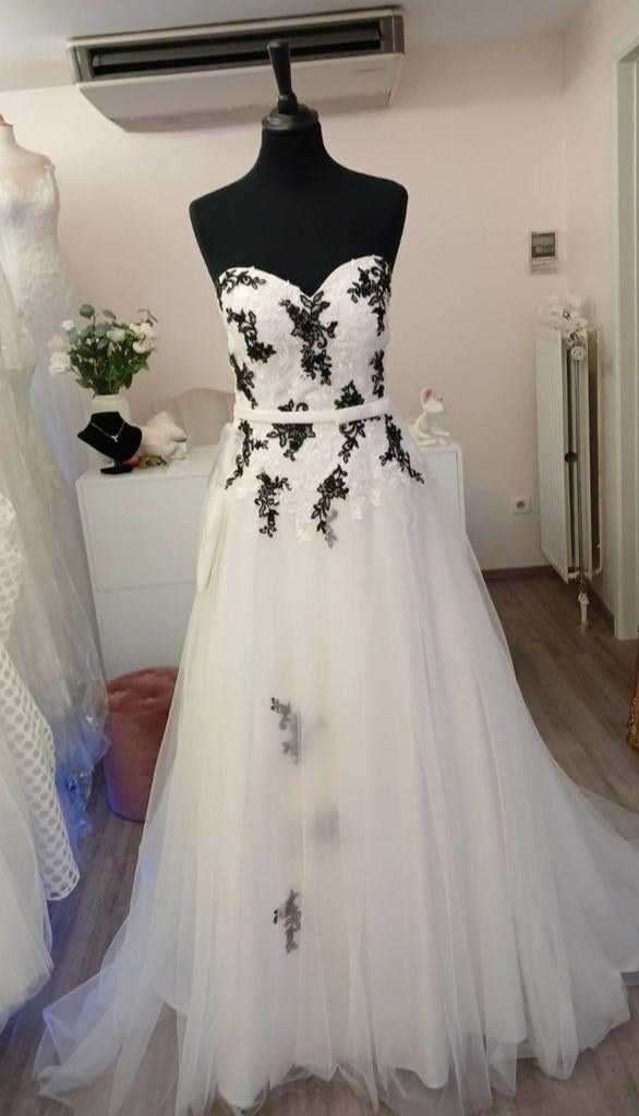 Robe de mariée Miss Paris, Enlèvement, Robe de mariée