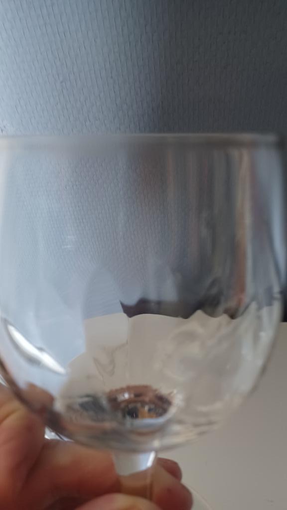 2 verres à vin, Enlèvement ou Envoi, Comme neuf, Verre ou Verres