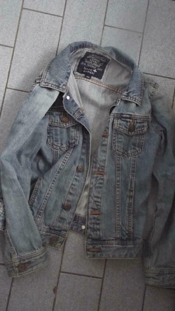 veste en jeans taille 140, Enlèvement, Comme neuf, Fille, Pull ou Veste