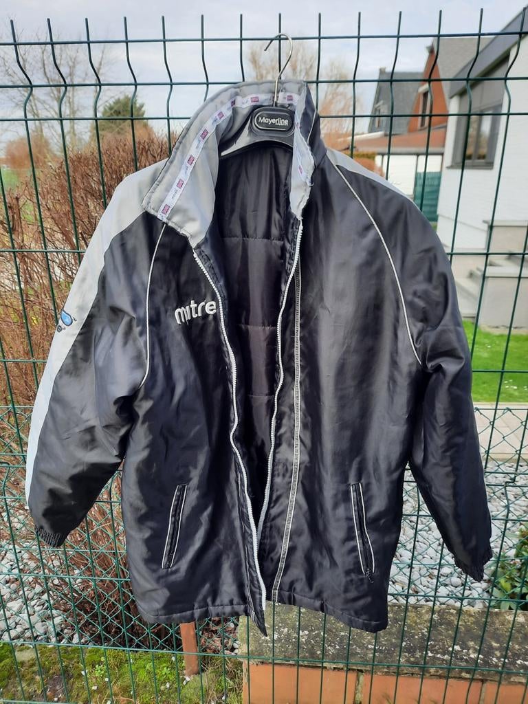 Veste sportive Médium super état avec capuche, Enlèvement ou Envoi, Comme neuf