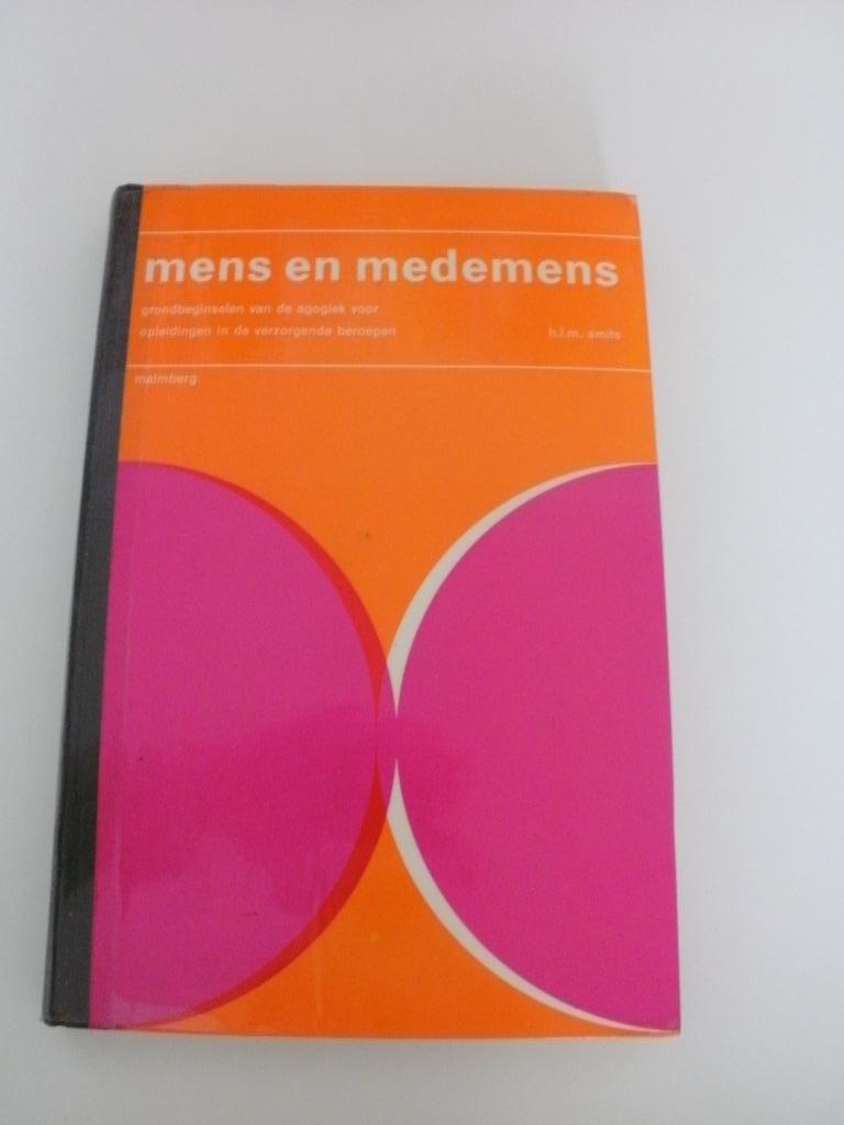 Mens en medemens., Boeken, Filosofie, Gelezen, Ophalen of Verzenden