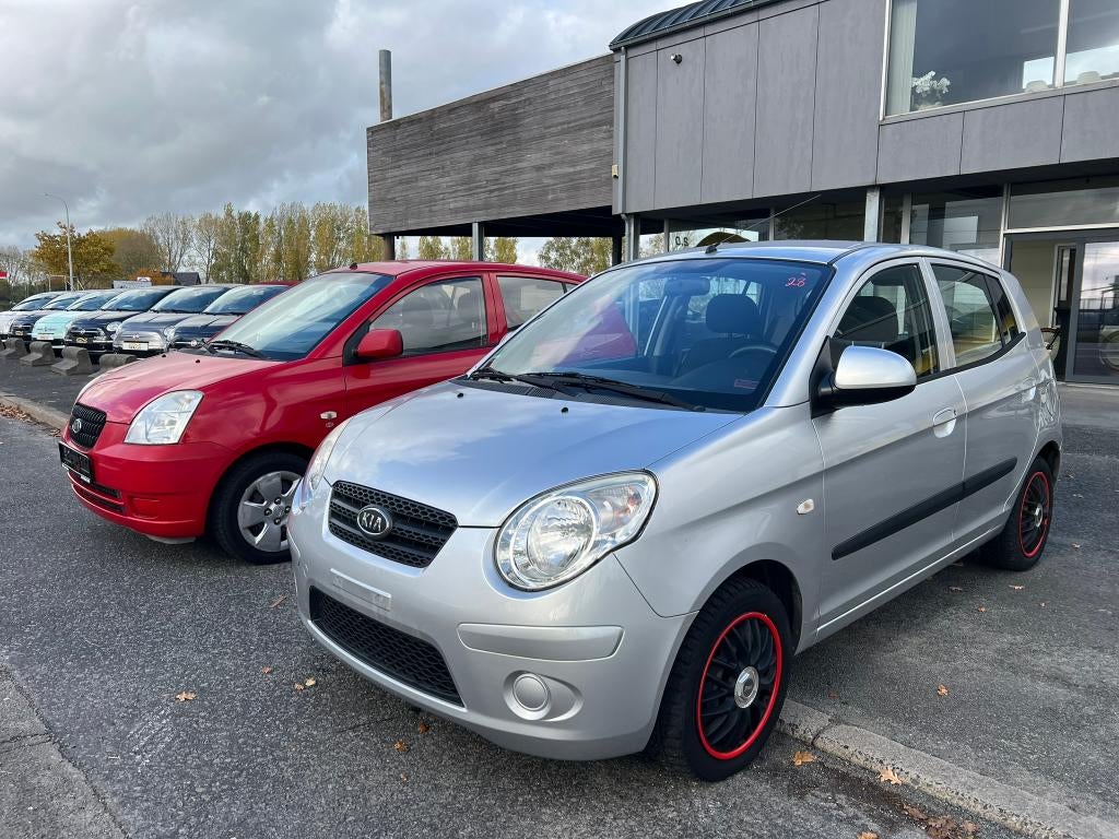 2 stuks van de Kia Picanto in benzine, Voorwielaandrijving, 118 g/km, Stof, Zwart