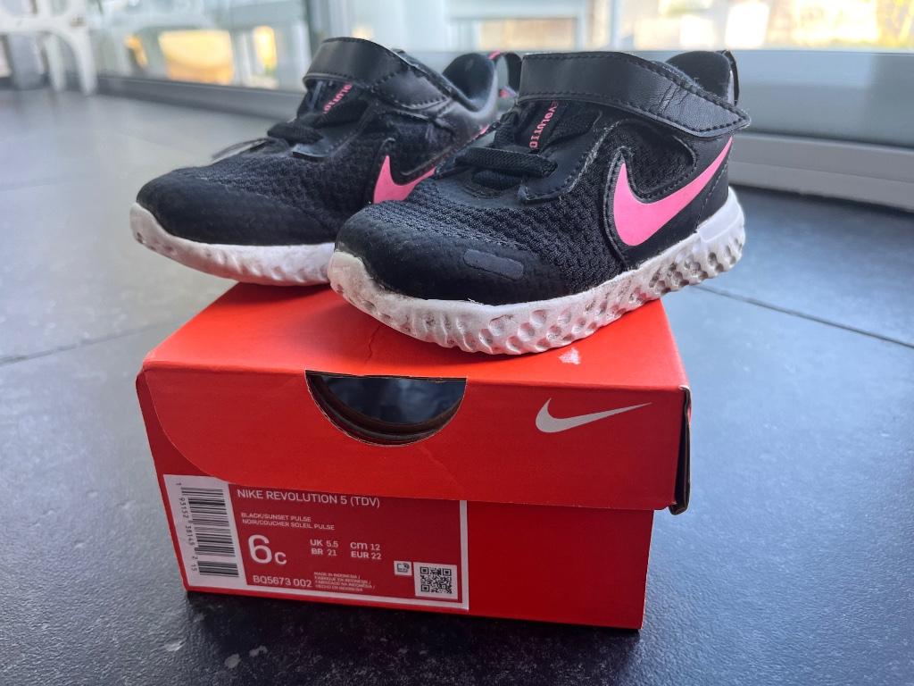 Nike Revolution 5 sneakers - zwart roze - maat 22, Kinderen en Baby's, Babykleding | Schoentjes en Sokjes, Ophalen, NIKE, Schoentjes