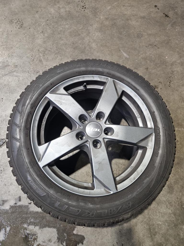 4 pneus hiver sur jantes 215/55/R17/v98, Autos : Pièces & Accessoires, Enlèvement, Utilisé, Pneus hiver, 215 mm