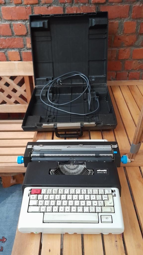 Elektrische schrijfmachine Ollivetti lettera 36 c, Ophalen