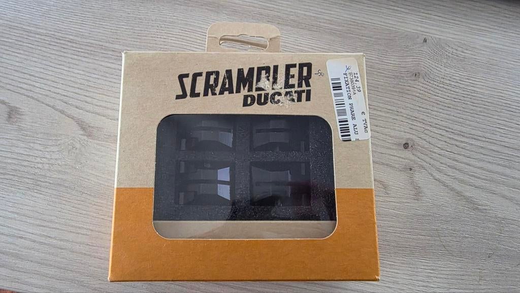 Ducati scrambler 97380391A (NEW) - fixation grille phare, Enlèvement ou Envoi