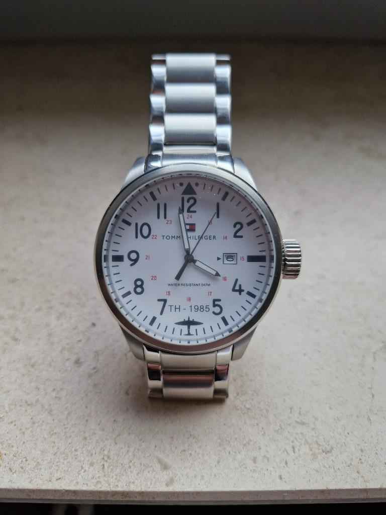 tommy hilfiger horloge TH-1985, Montre-bracelet, Autres marques, Enlèvement ou Envoi, Acier